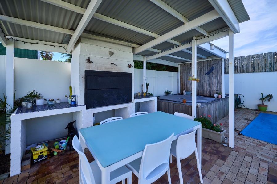 3 Bedroom Property for Sale in Milkwood Park Western Cape